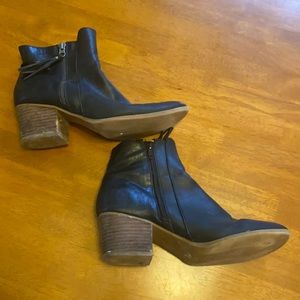 Baretraps Nyomi Black Leather Boots 10 GUC